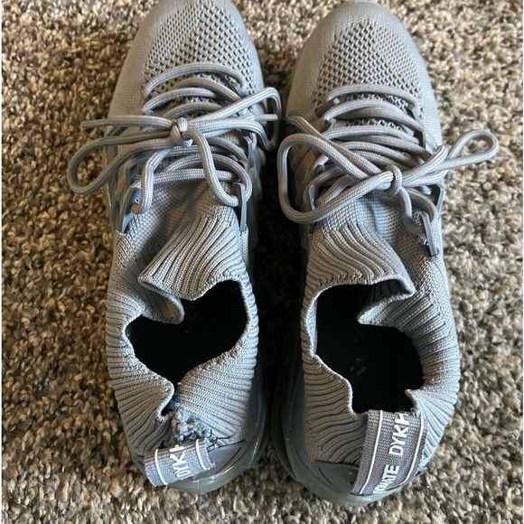 Running Shoes - Picture 4 of 6